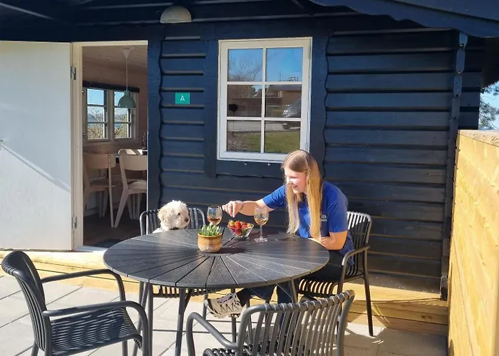 Hvalpsund Familie Camping مزرعة للإقامة